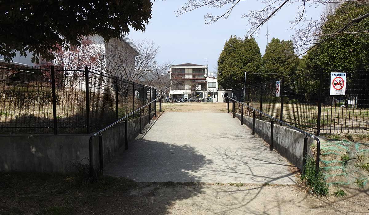 伊丹駅東広場の写真4